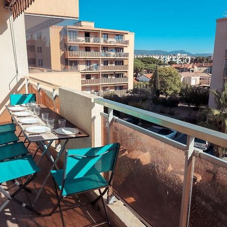 Chic Appart Du Port Fréjus Exteriör bild