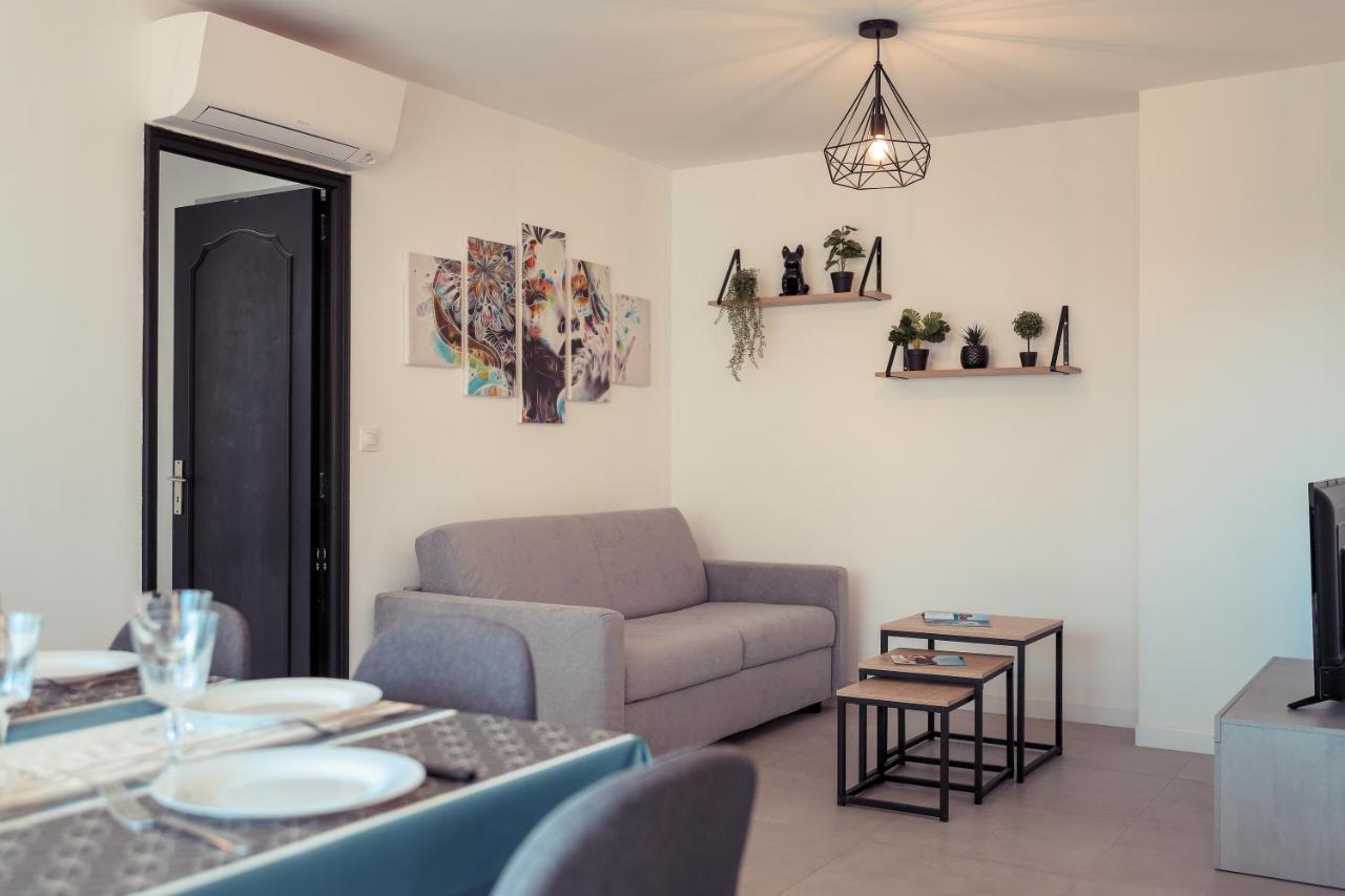 Chic Appart Du Port Fréjus Exteriör bild