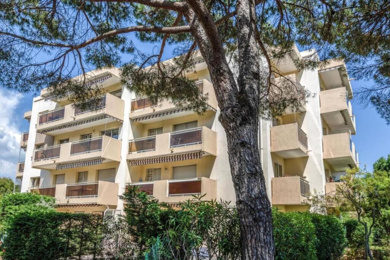 Chic Appart Du Port Fréjus Exteriör bild