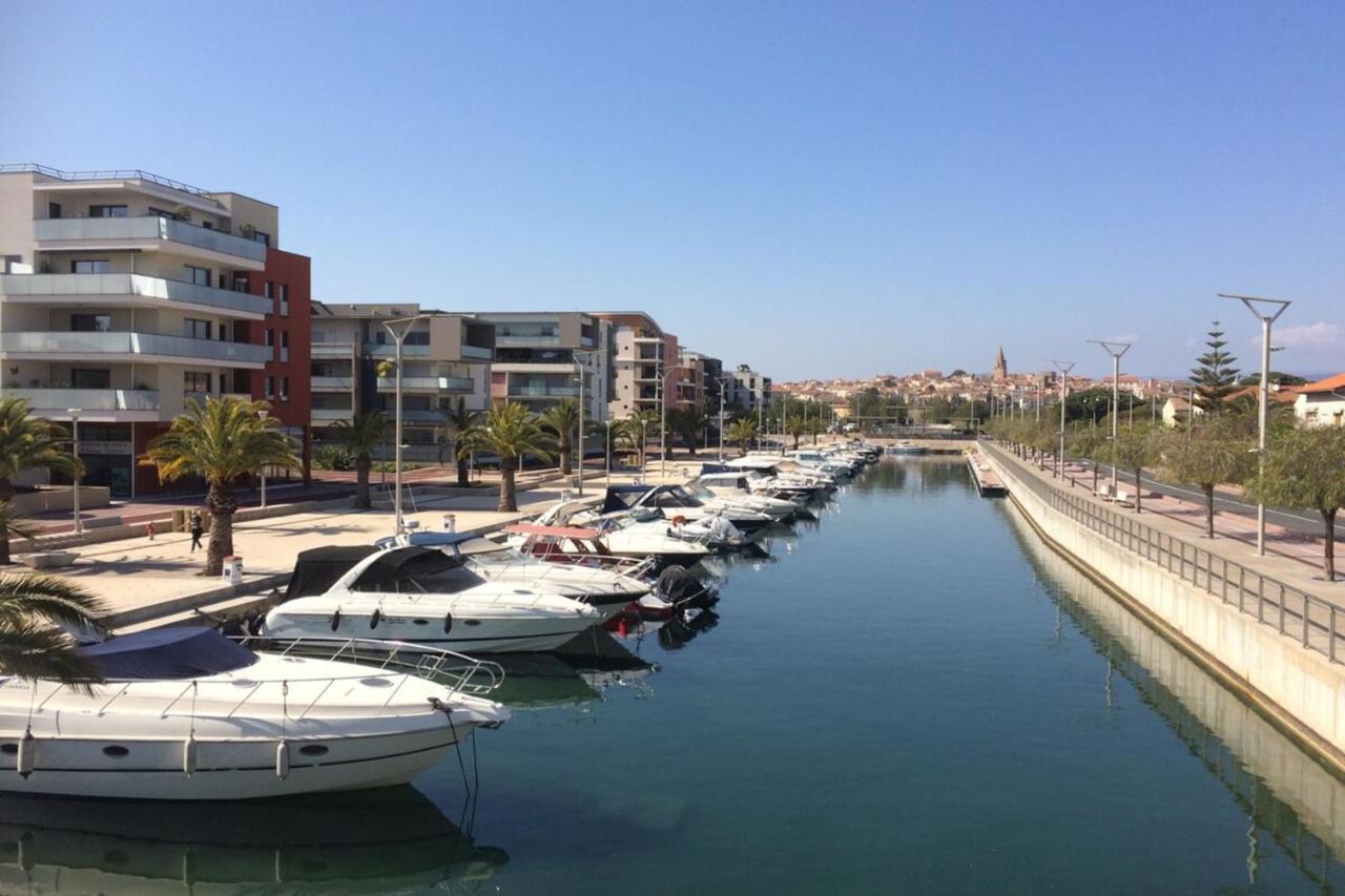 Chic Appart Du Port Fréjus Exteriör bild